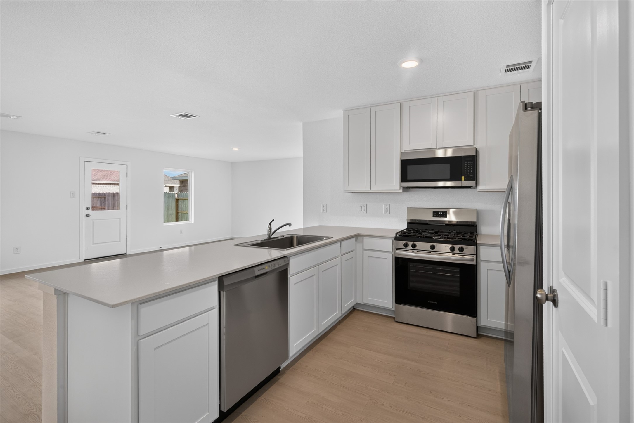 10406 Rocky Trail Property Photo 6