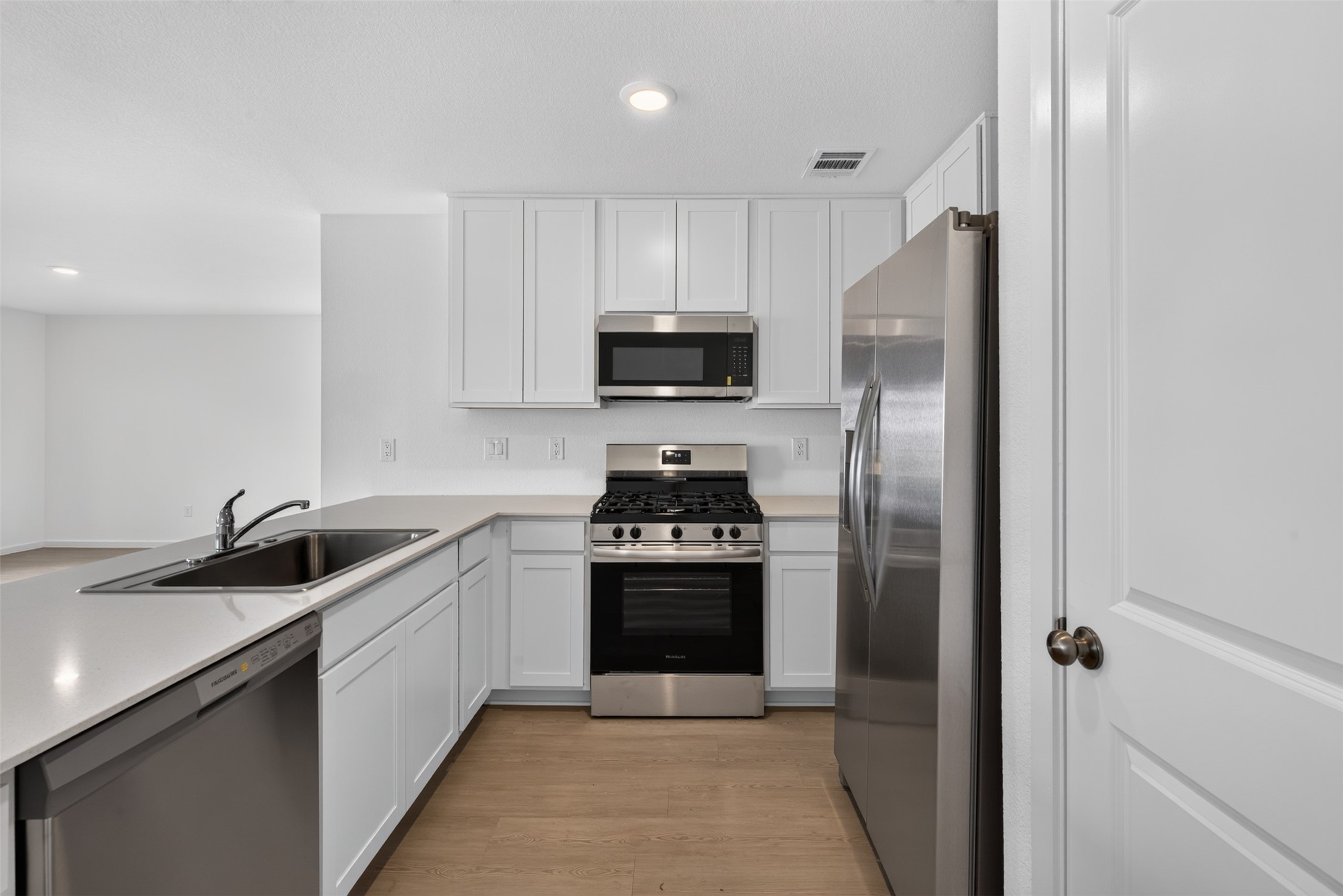 10406 Rocky Trail Property Photo 7