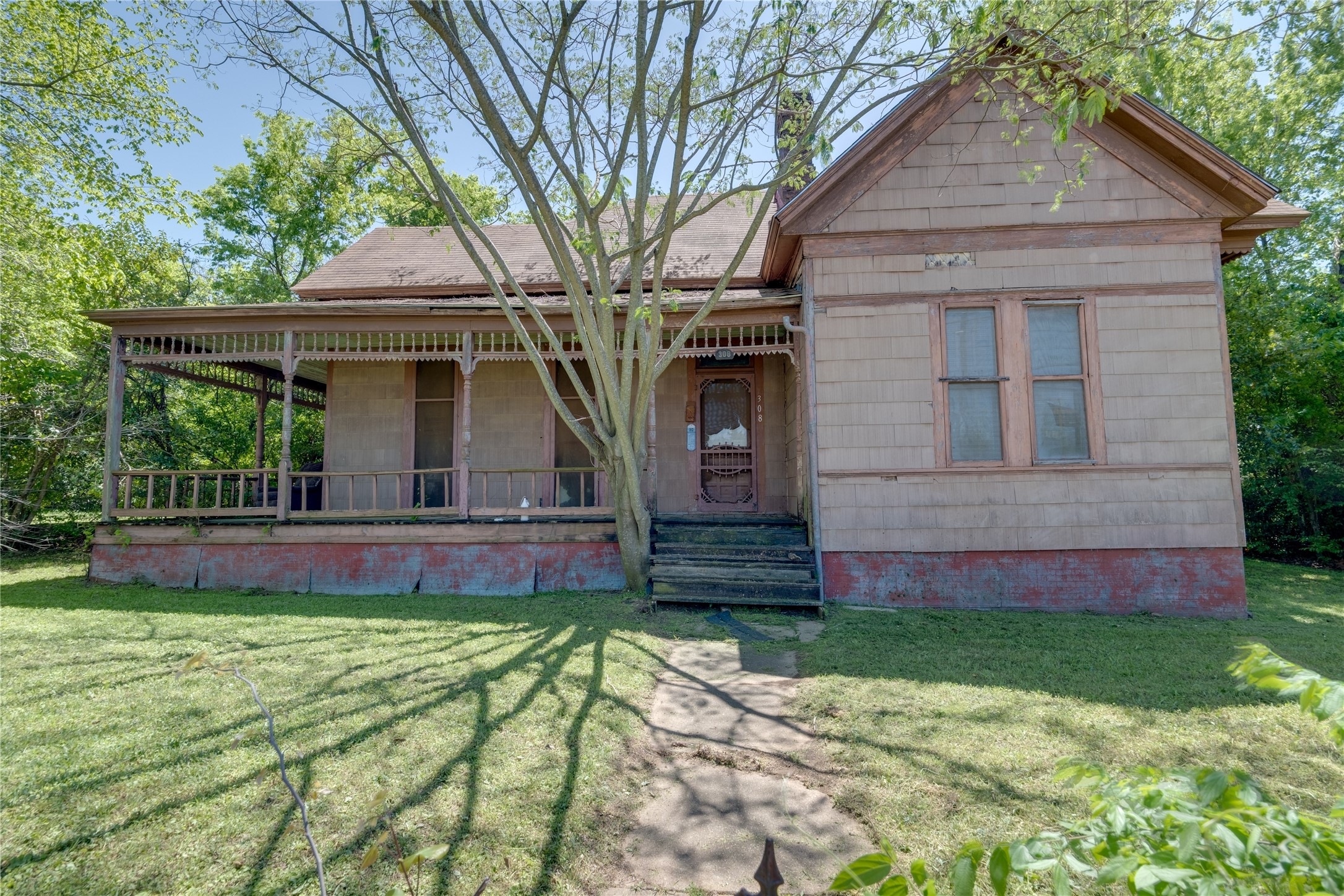 308 W Reagan Street Property Photo