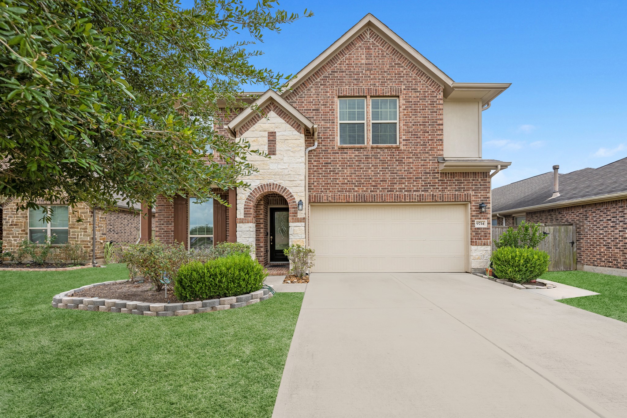 9714 Stratton Ridge Drive Property Photo 1