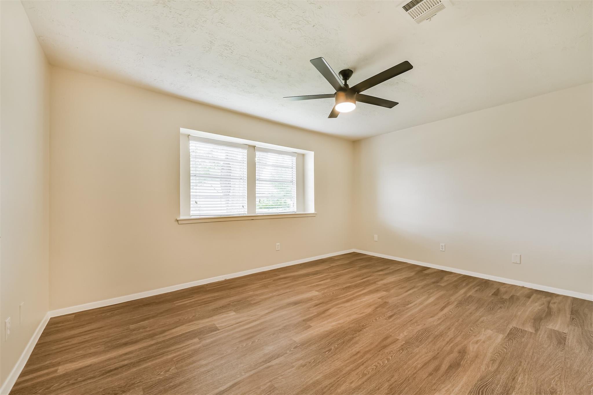 2230 E Clare Street Property Photo 19