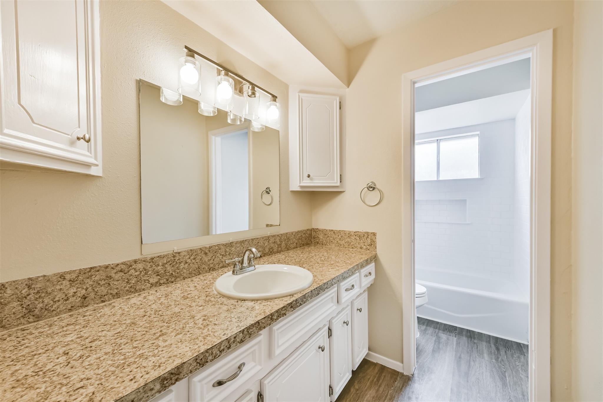 2230 E Clare Street Property Photo 21