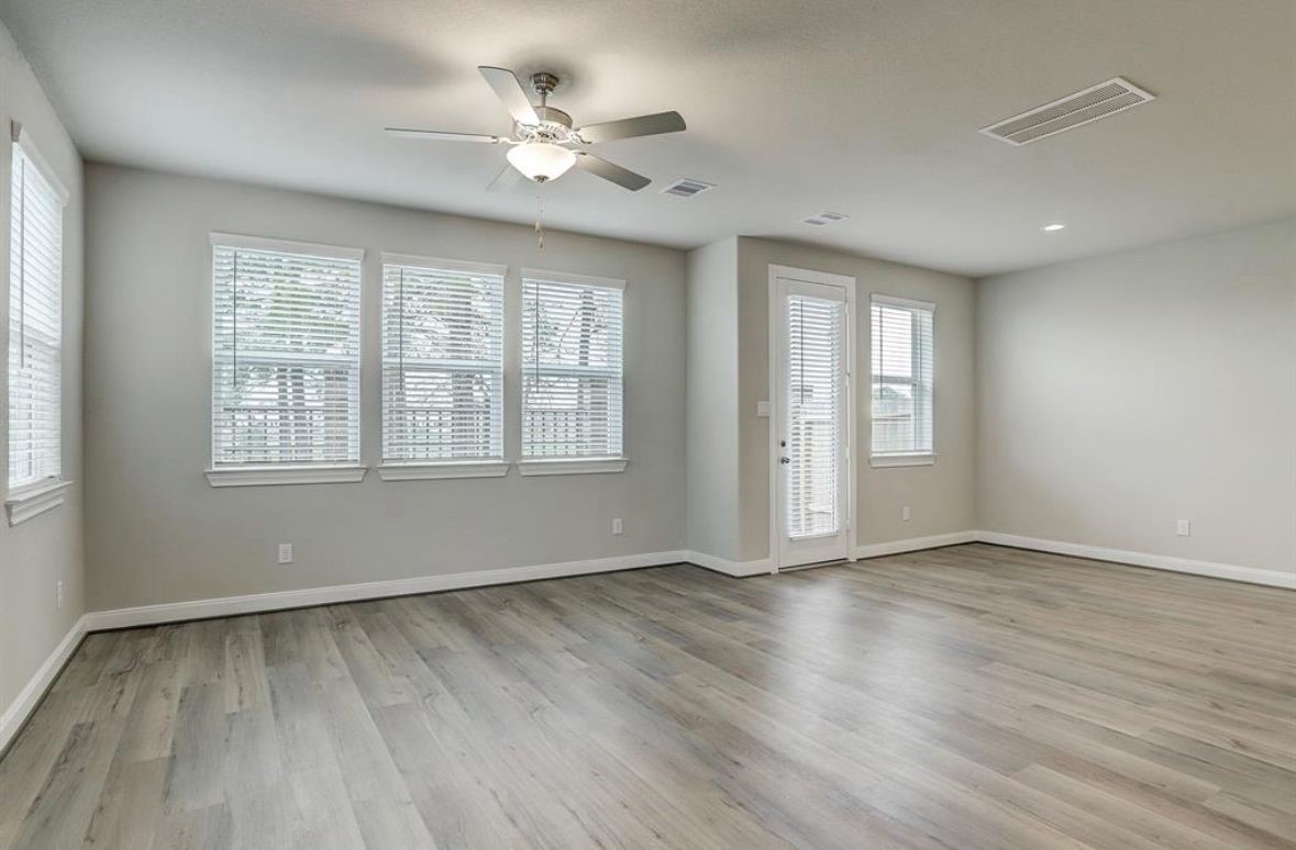 9826 Magnolia Village Lane Property Photo 2