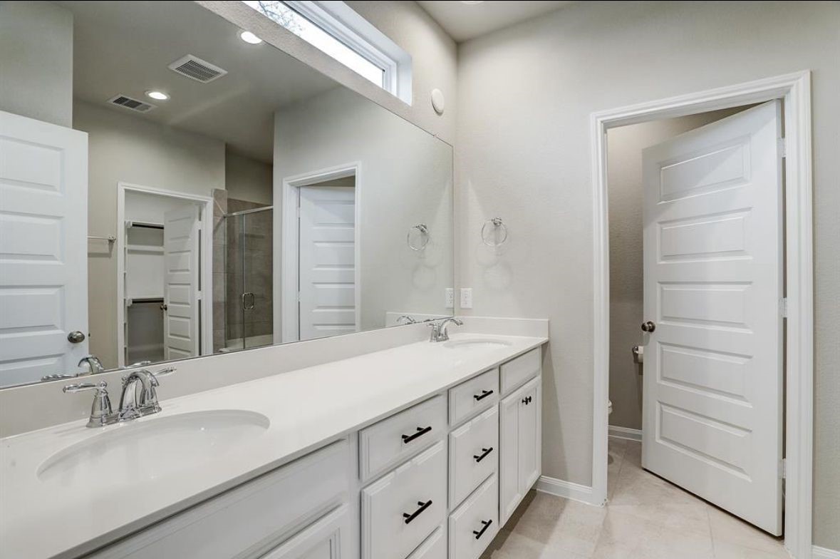 9826 Magnolia Village Lane Property Photo 9