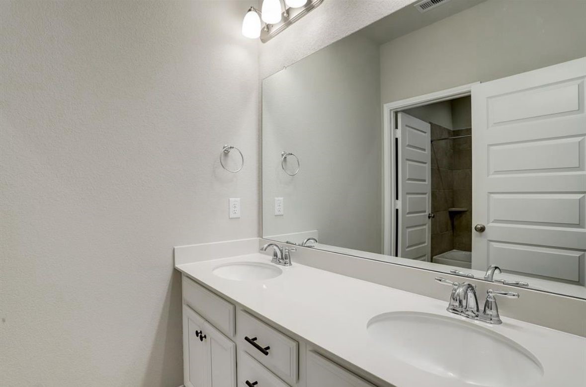 9826 Magnolia Village Lane Property Photo 12