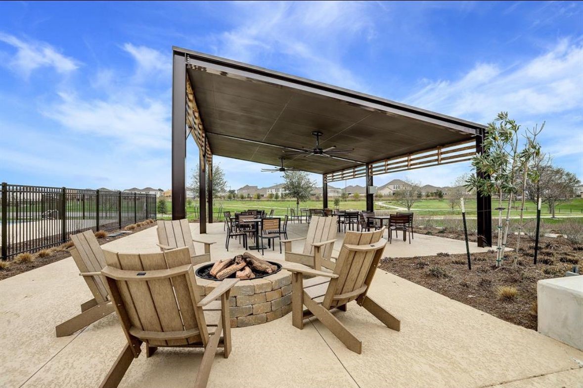 9826 Magnolia Village Lane Property Photo 16