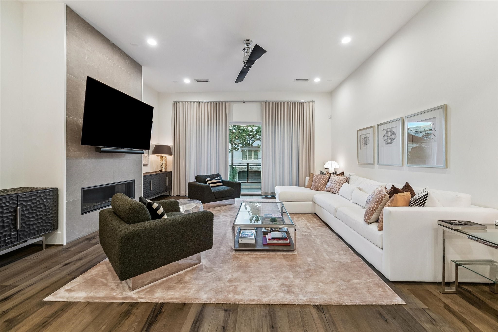 207 Birdsall Street Property Photo 6