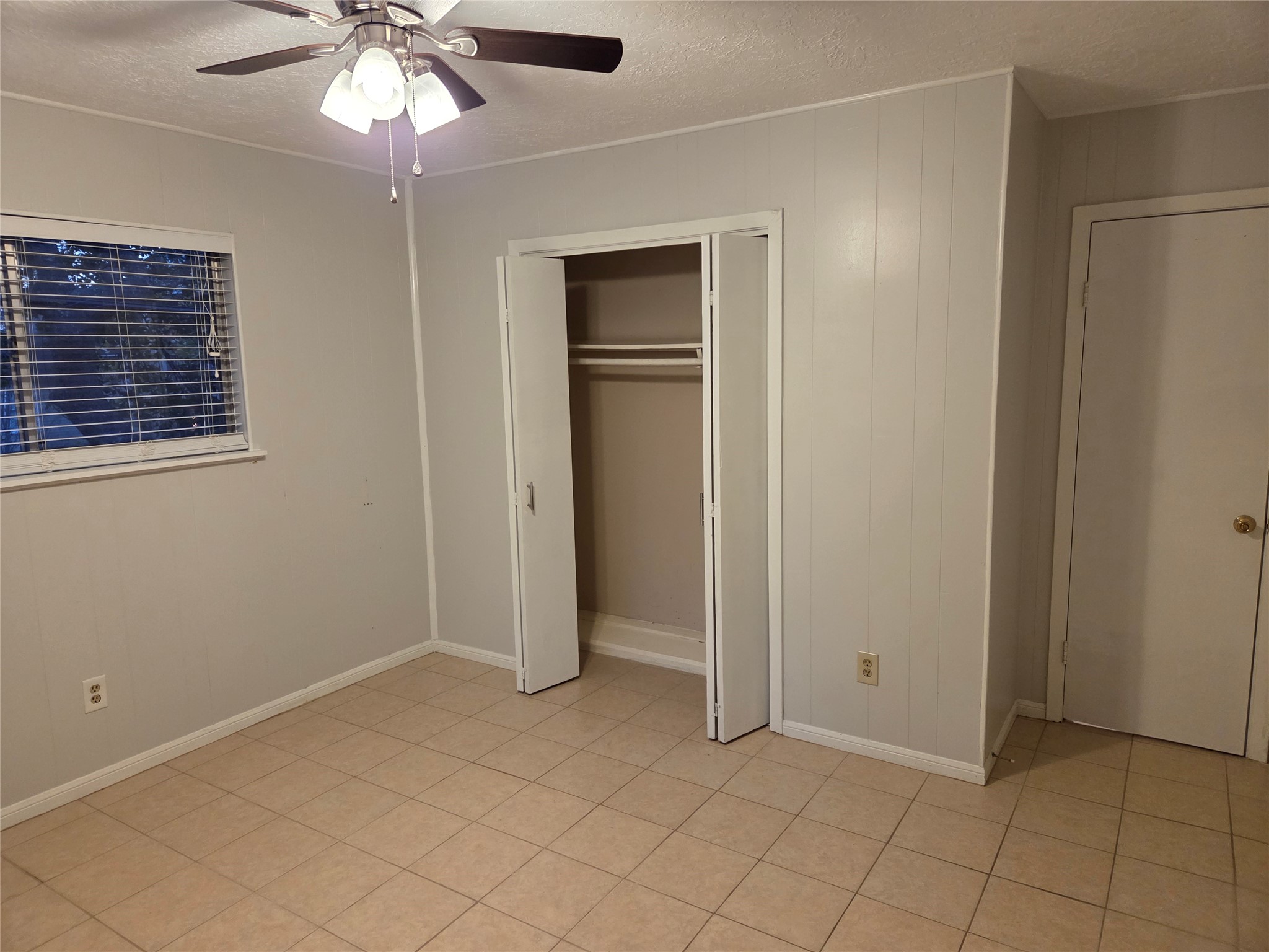 902 1/2 Euclid St Street Property Photo 4