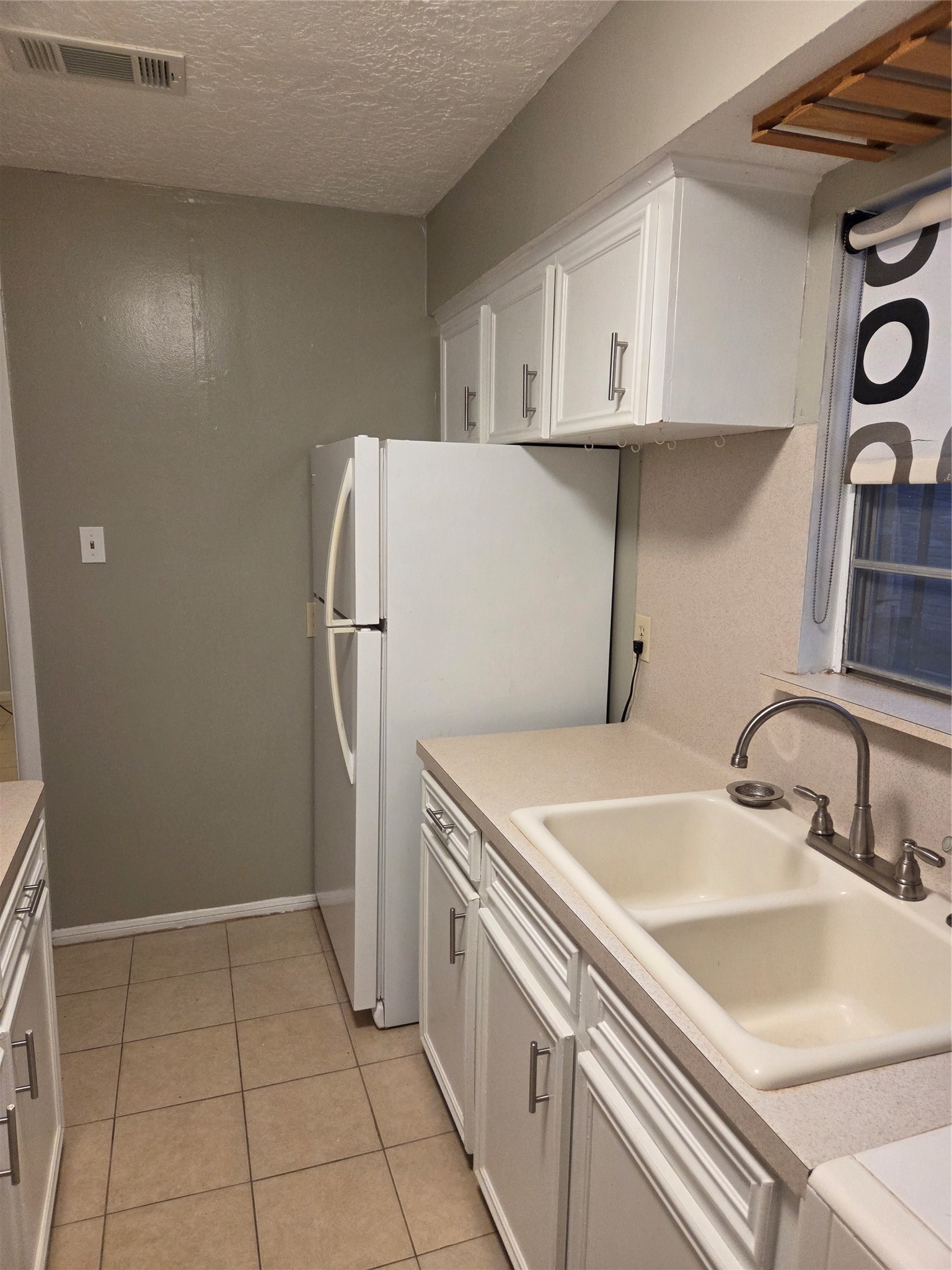 902 1/2 Euclid St Street Property Photo 8