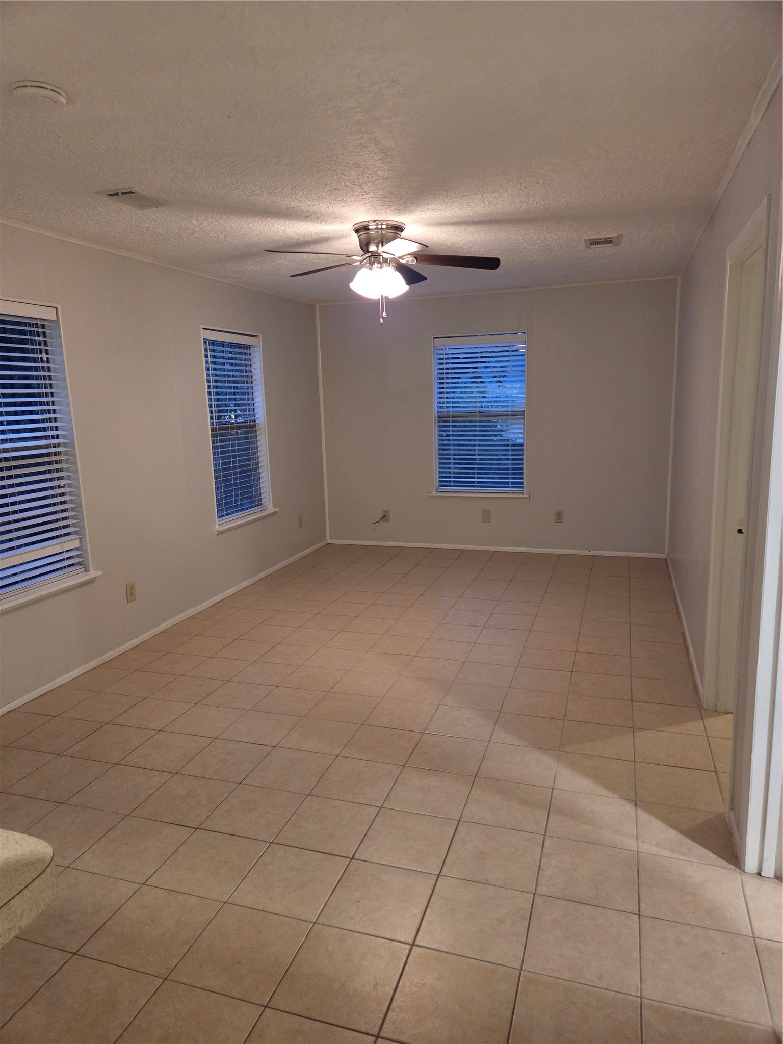 902 1/2 Euclid St Street Property Photo 10