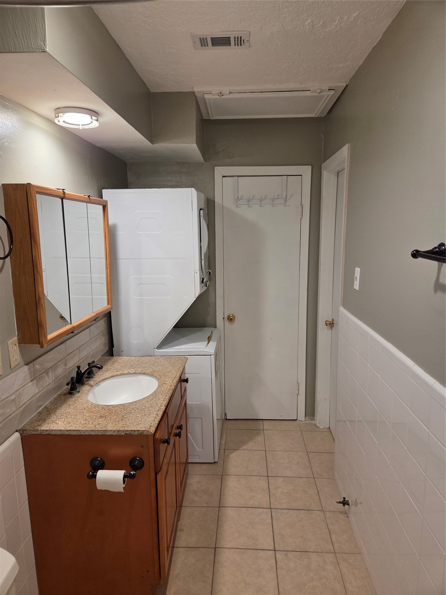 902 1/2 Euclid St Street Property Photo 11