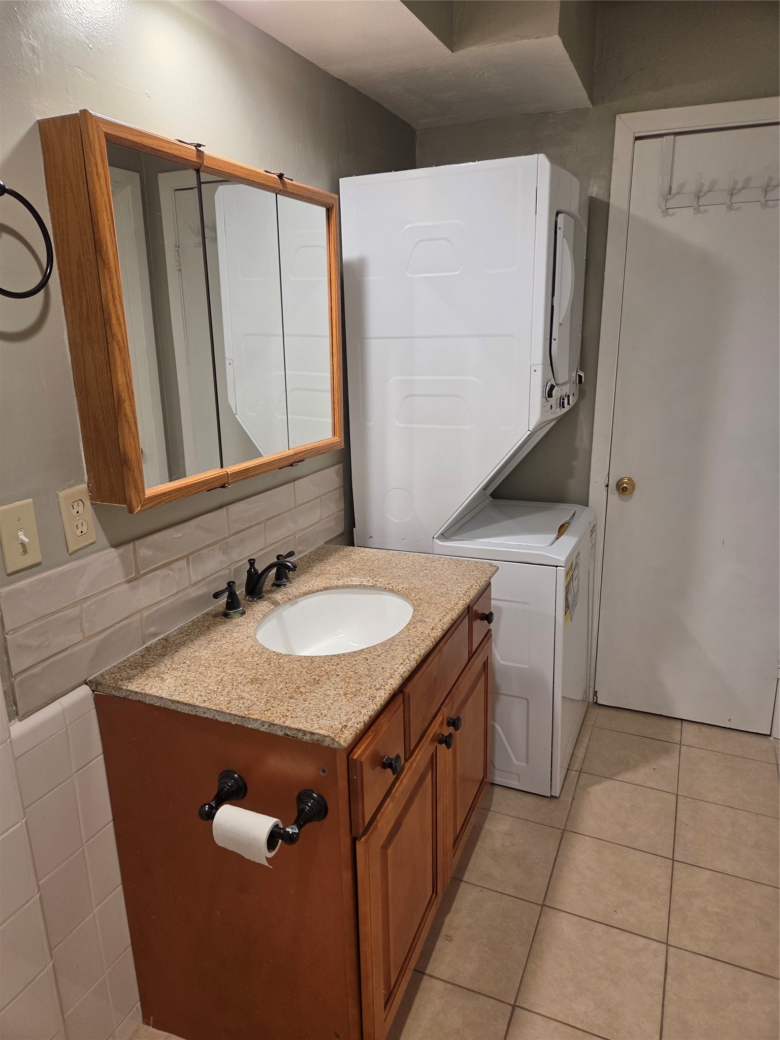 902 1/2 Euclid St Street Property Photo 13