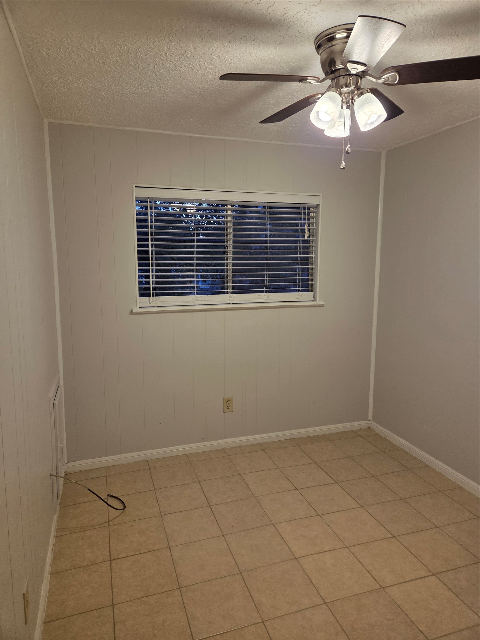 902 1/2 Euclid St Street Property Photo 14