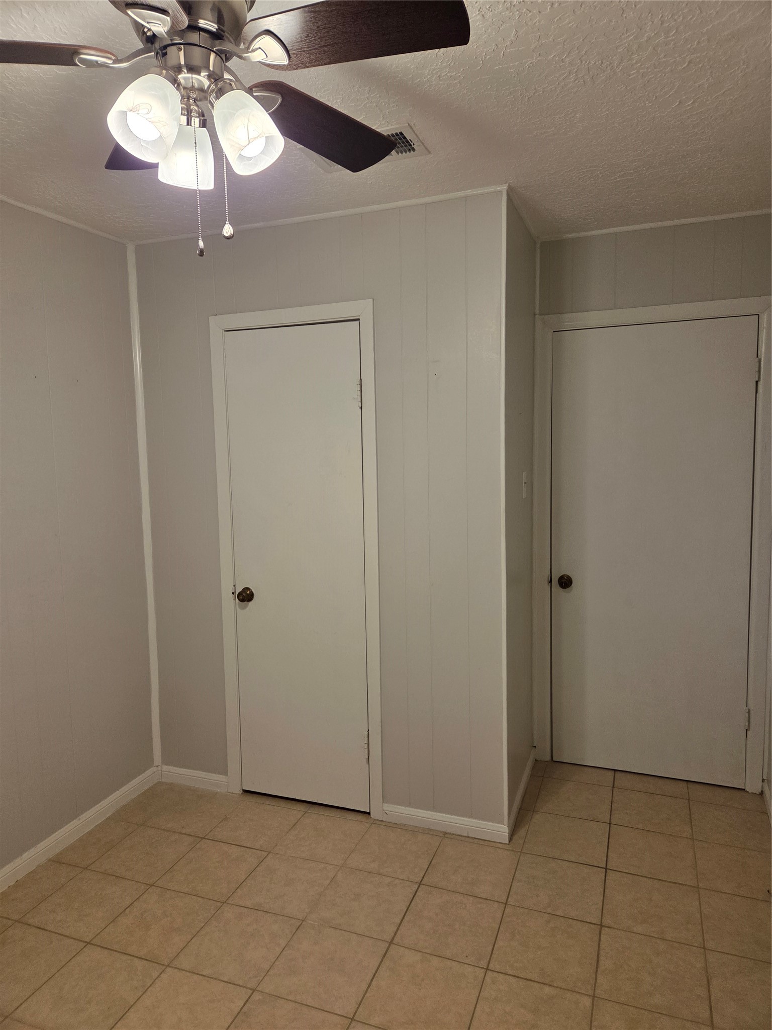 902 1/2 Euclid St Street Property Photo 15