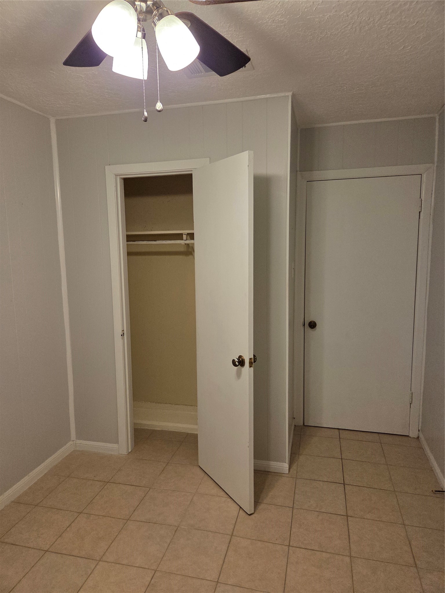 902 1/2 Euclid St Street Property Photo 16
