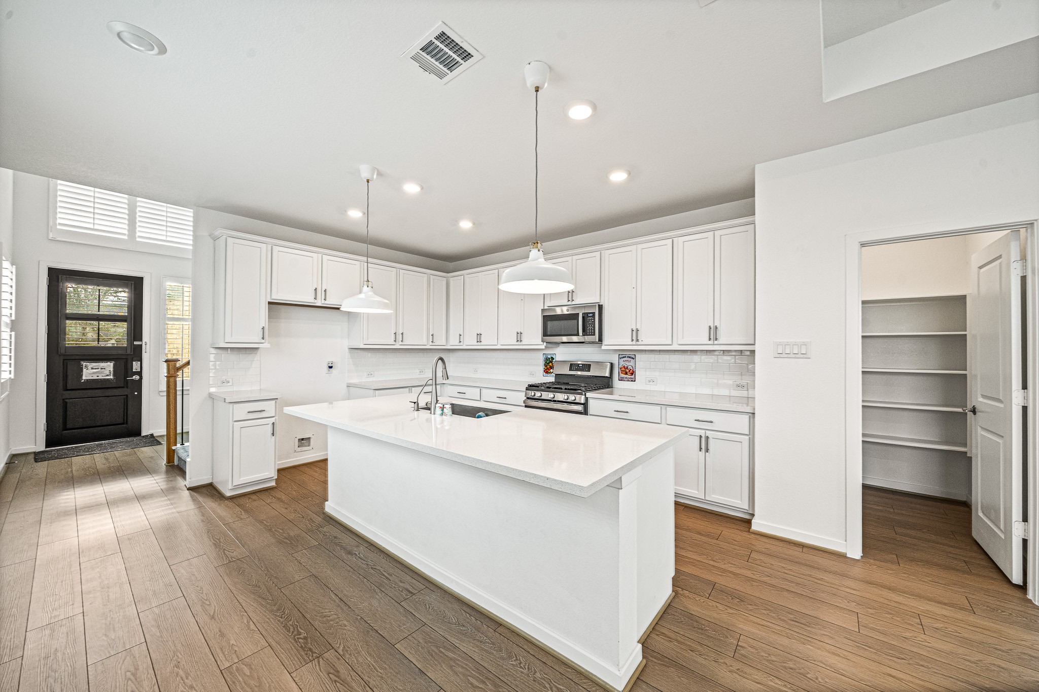 17602 Carnation Glen Drive Property Photo 14