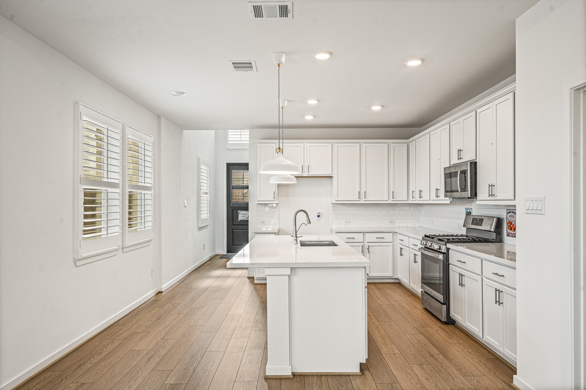 17602 Carnation Glen Drive Property Photo 15