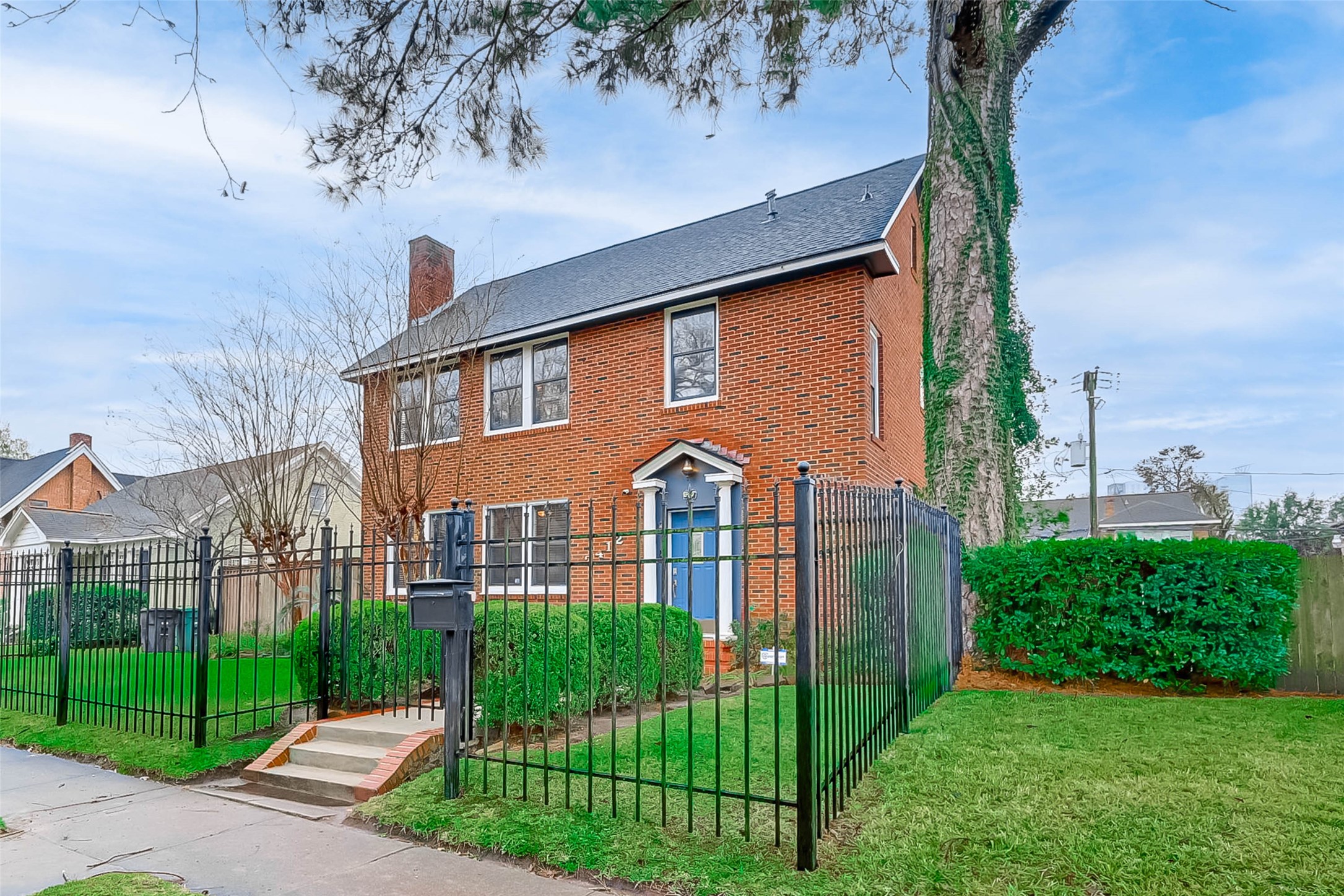 2412 Oakdale Street Property Photo 1