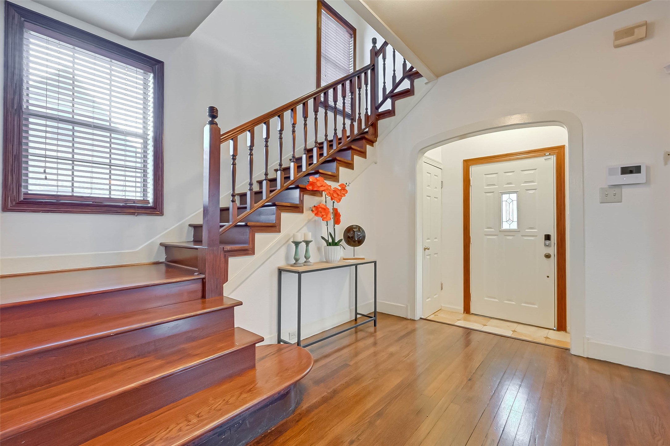 2412 Oakdale Street Property Photo 2