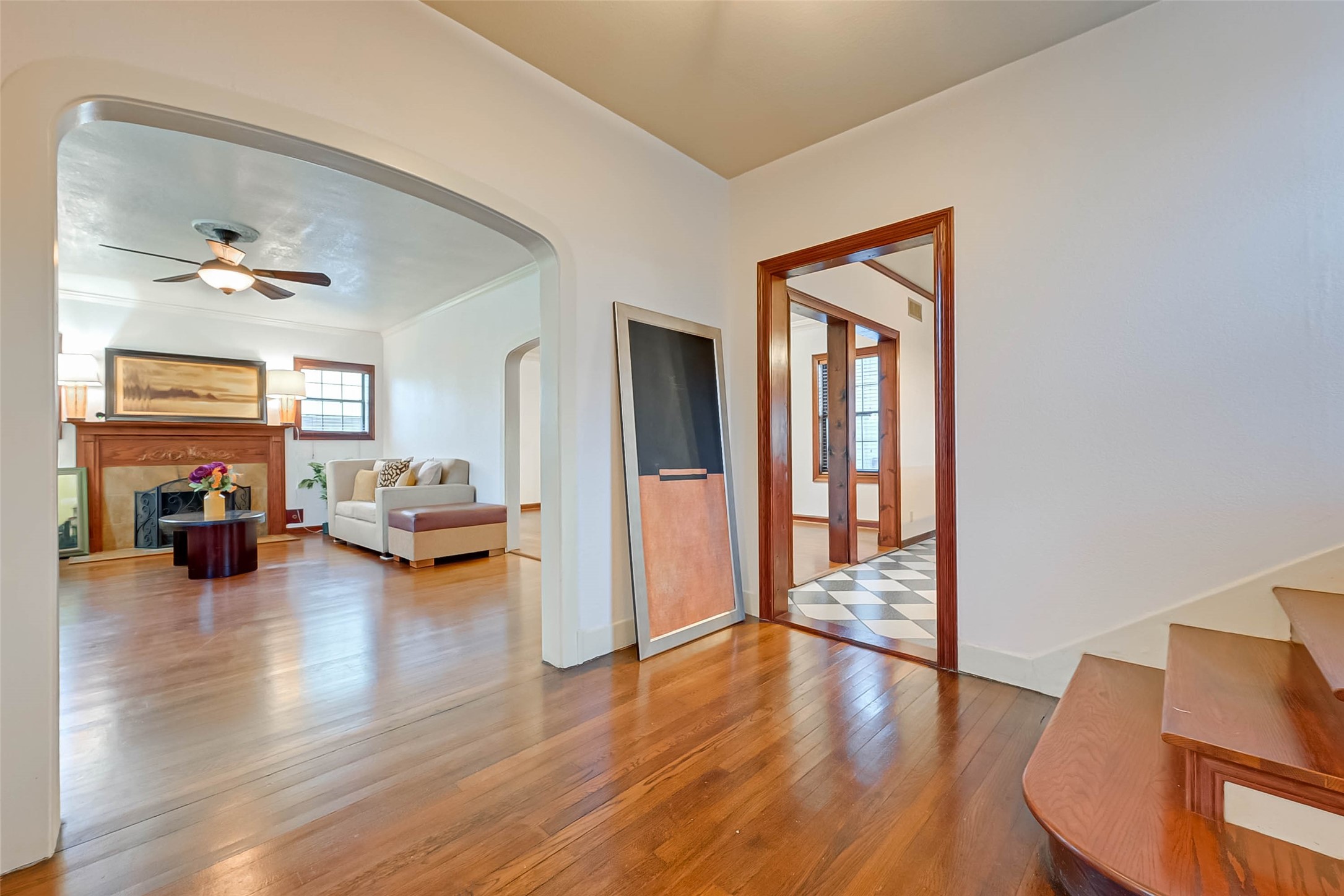 2412 Oakdale Street Property Photo 6