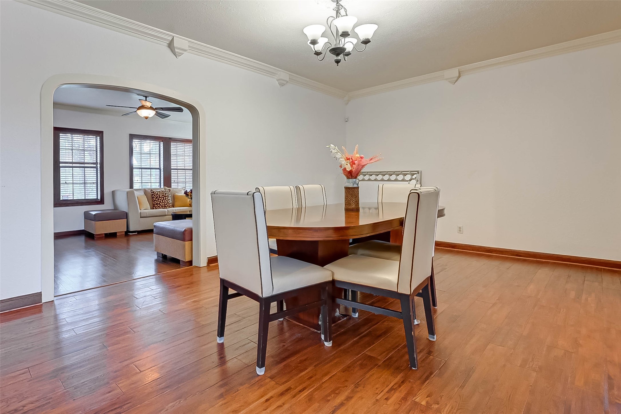 2412 Oakdale Street Property Photo 14