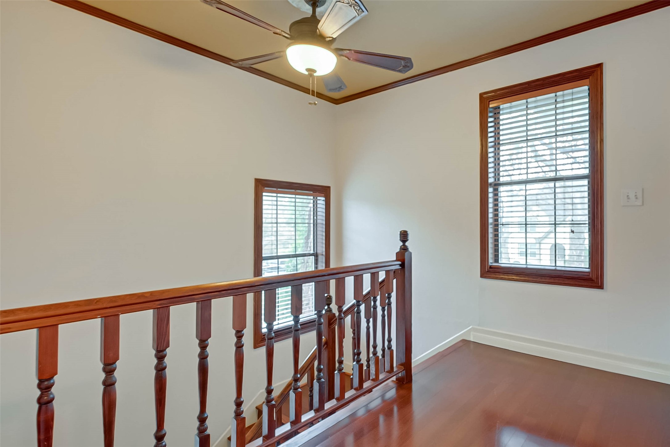 2412 Oakdale Street Property Photo 21