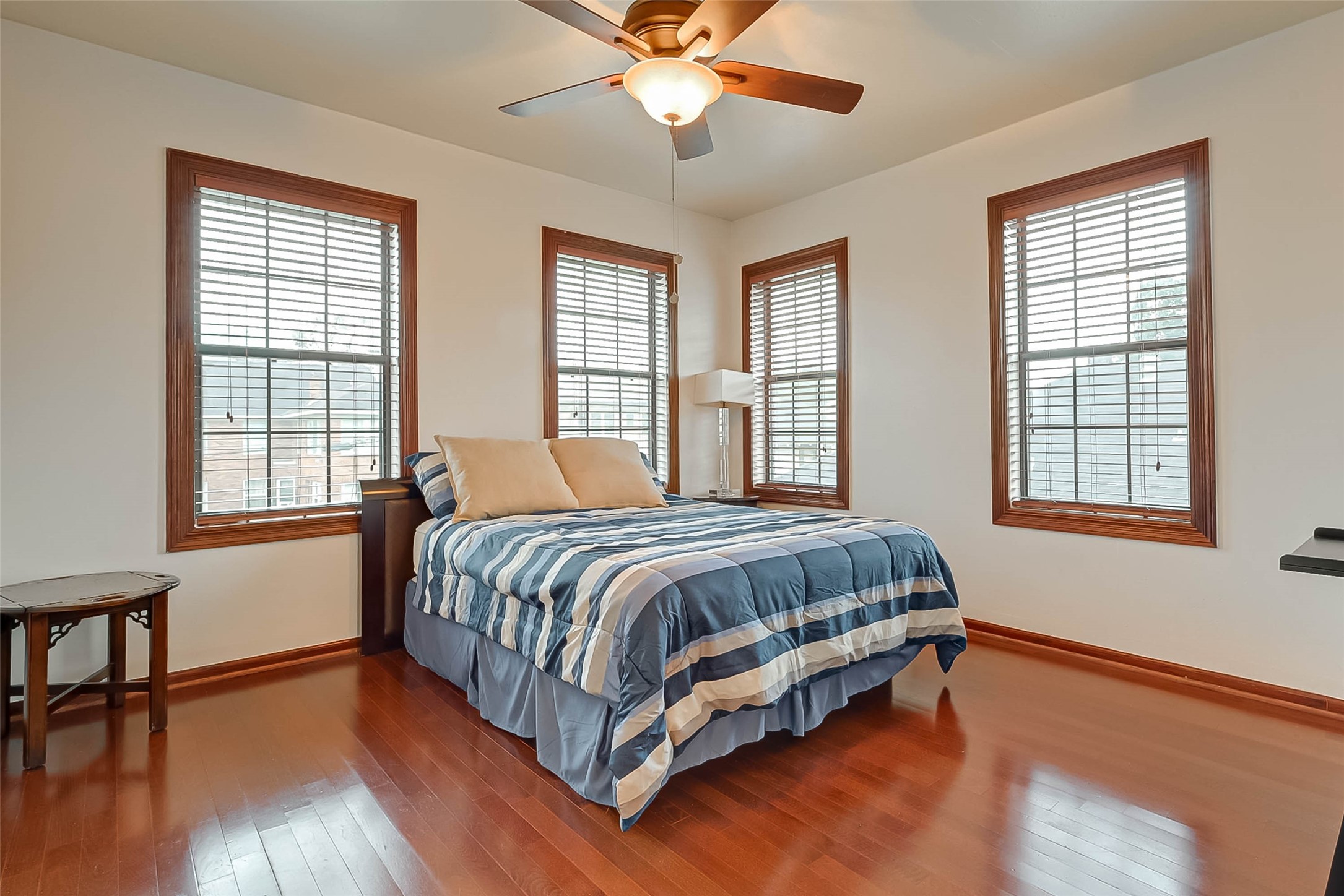 2412 Oakdale Street Property Photo 22