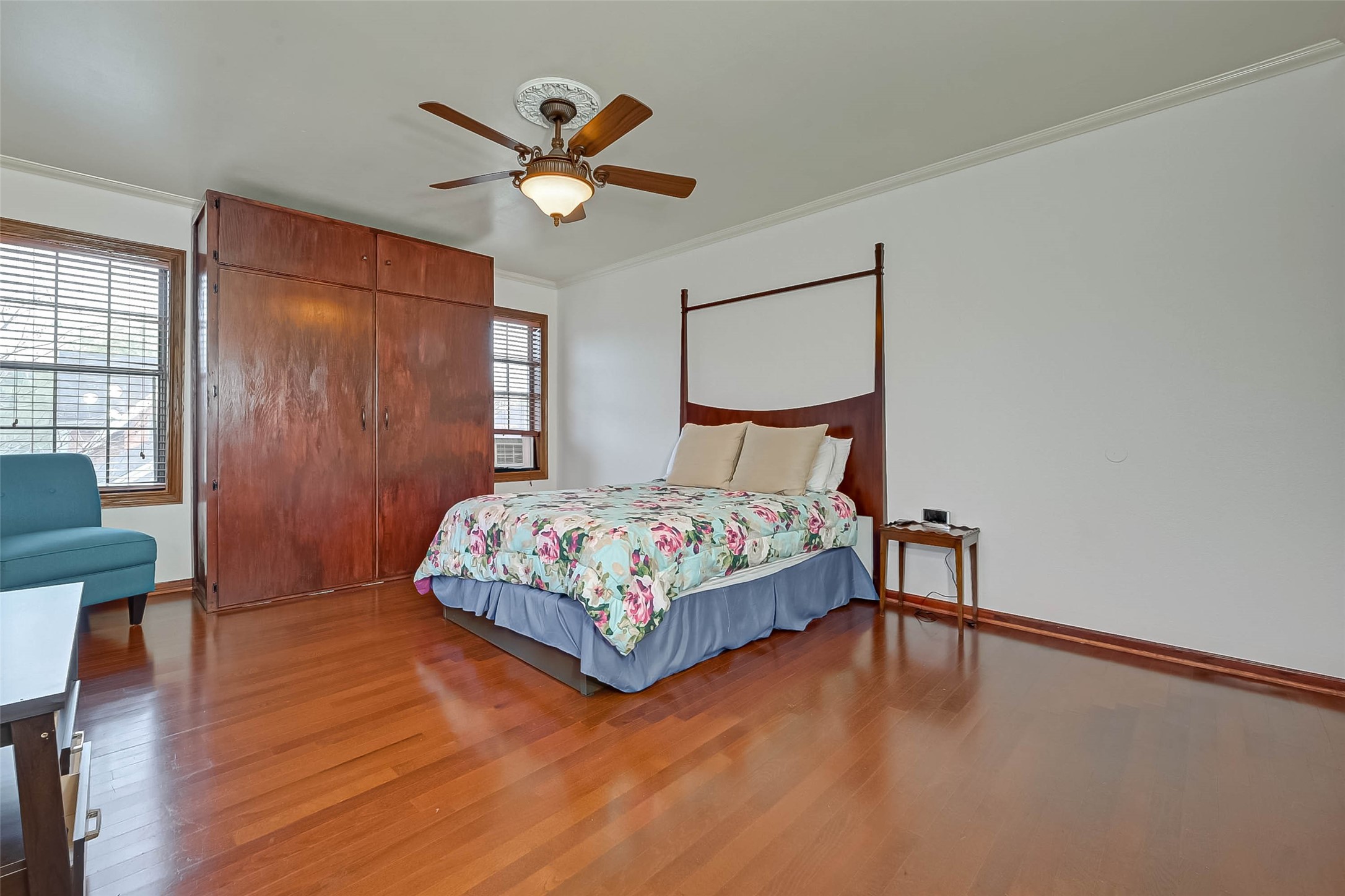 2412 Oakdale Street Property Photo 25