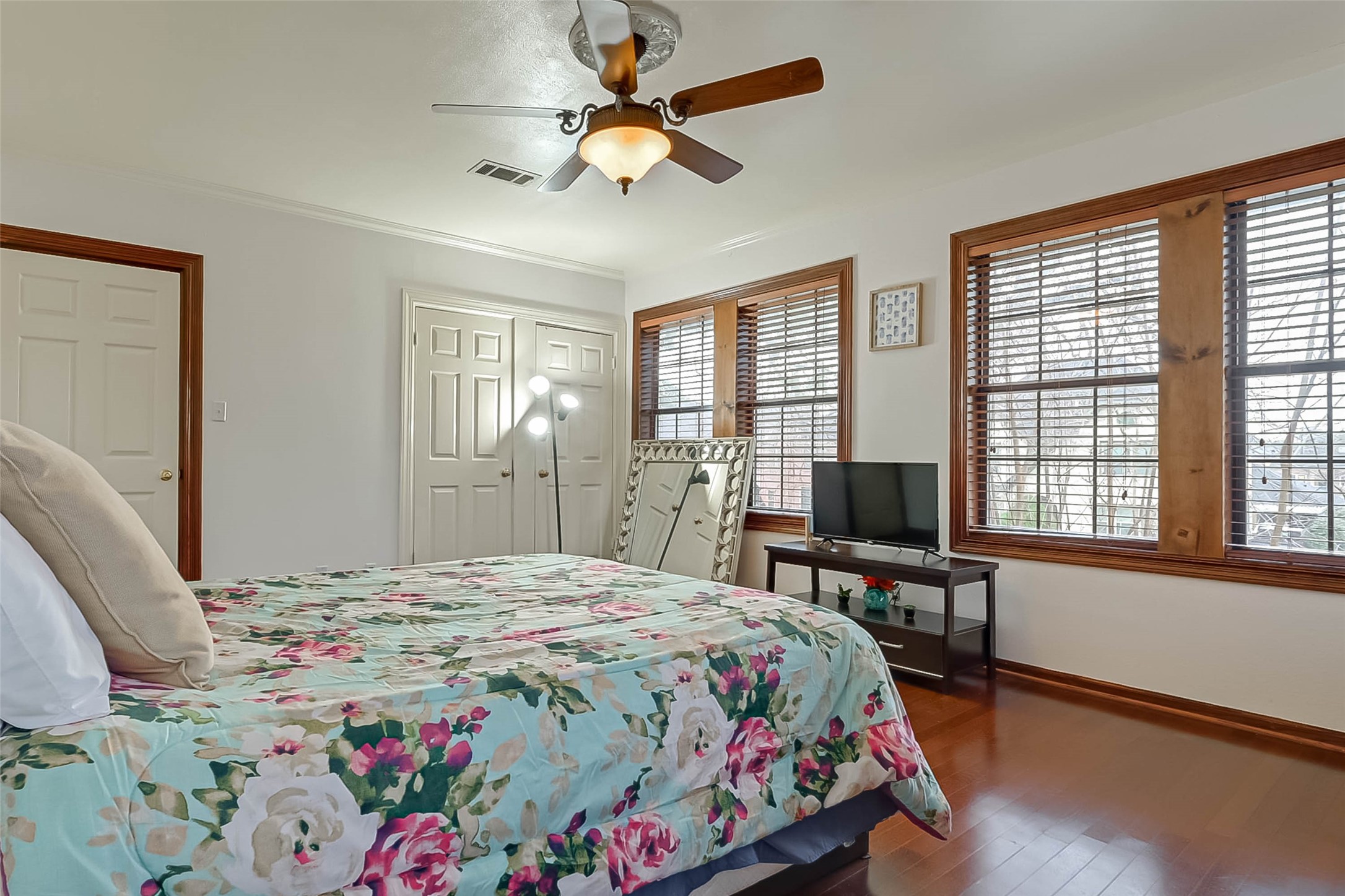 2412 Oakdale Street Property Photo 26