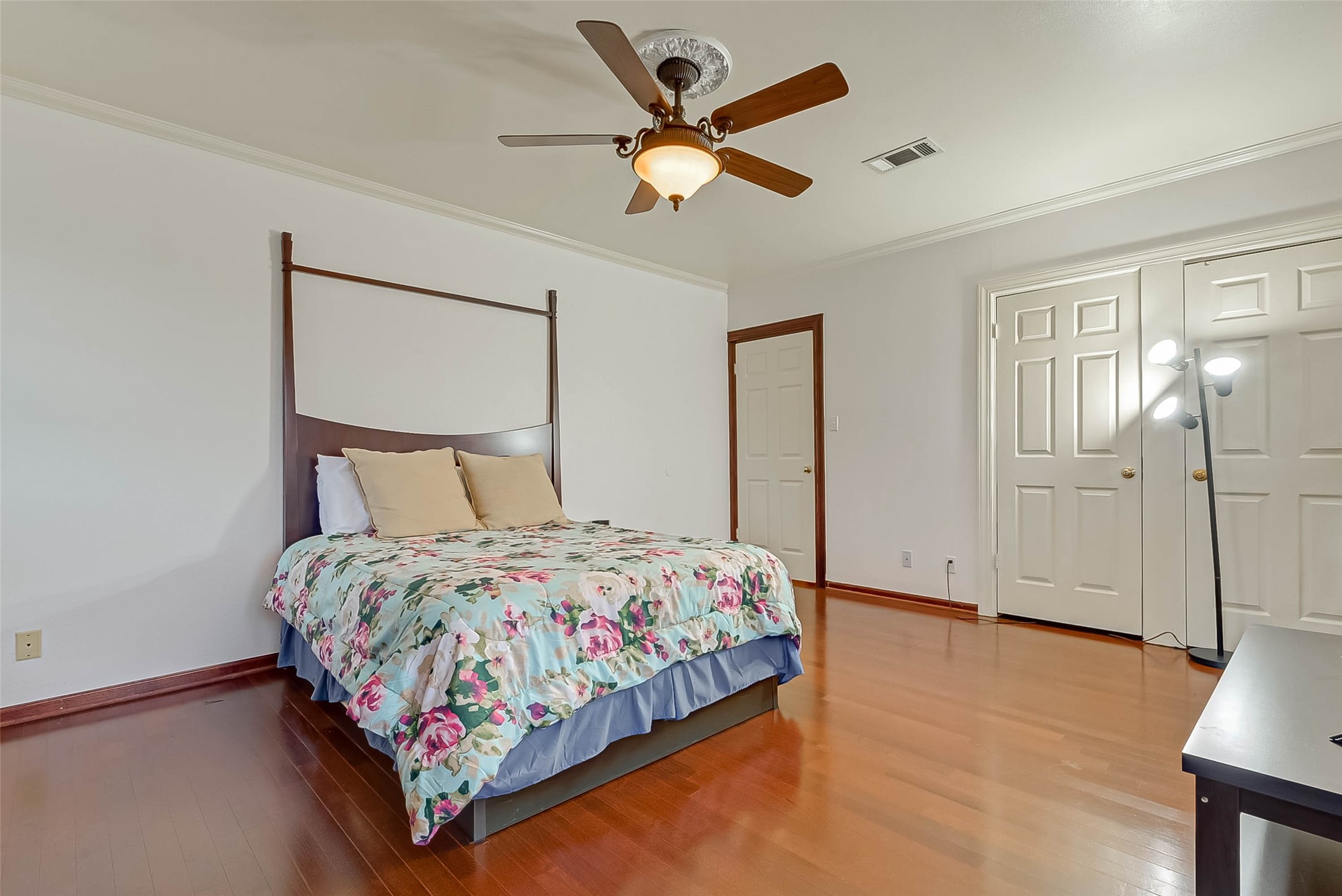 2412 Oakdale Street Property Photo 27