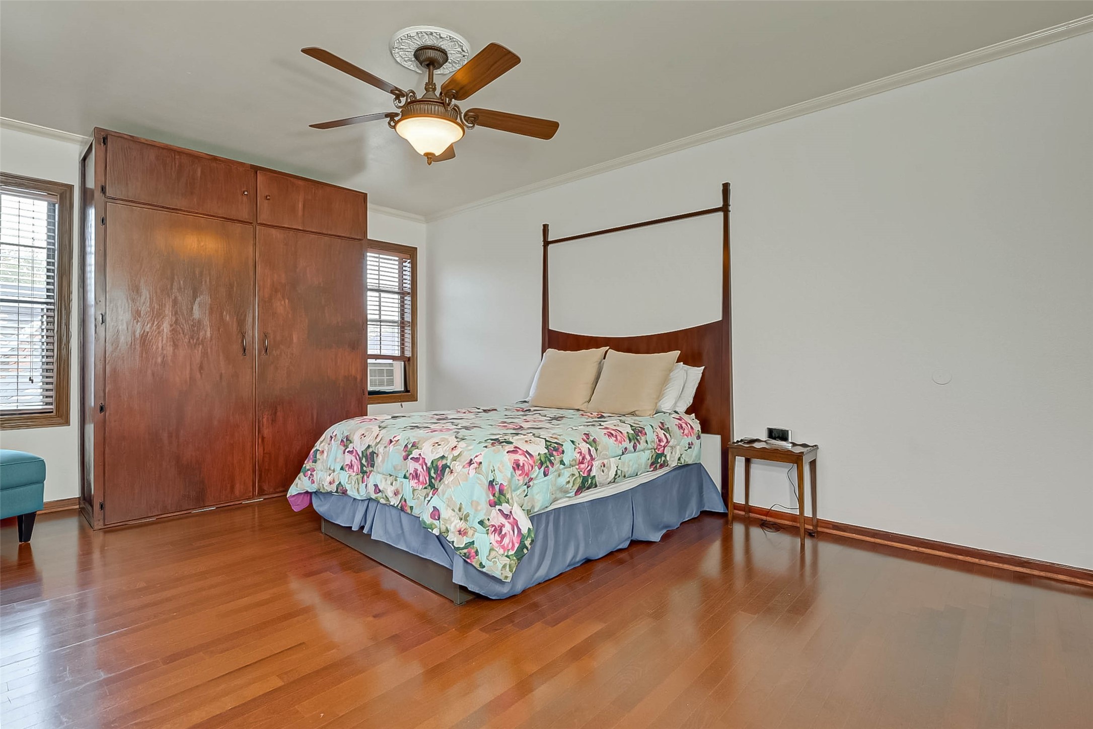 2412 Oakdale Street Property Photo 28