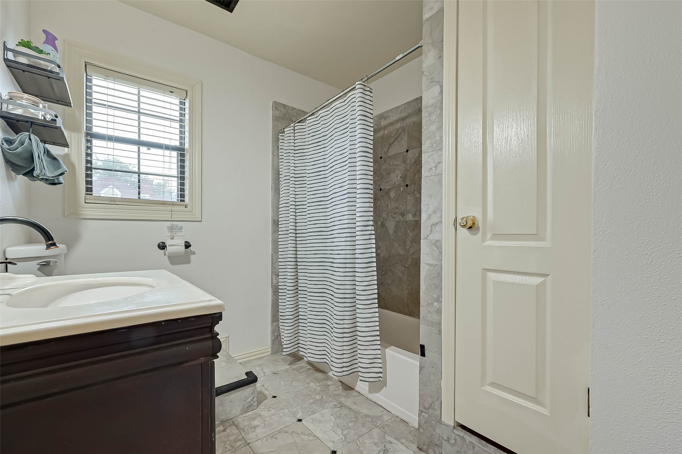 2412 Oakdale Street Property Photo 29