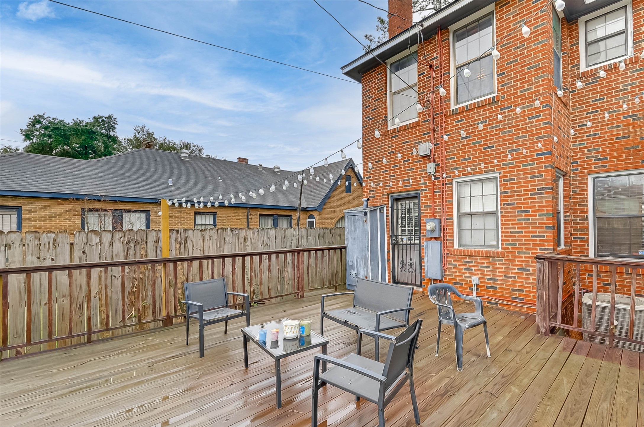 2412 Oakdale Street Property Photo 33