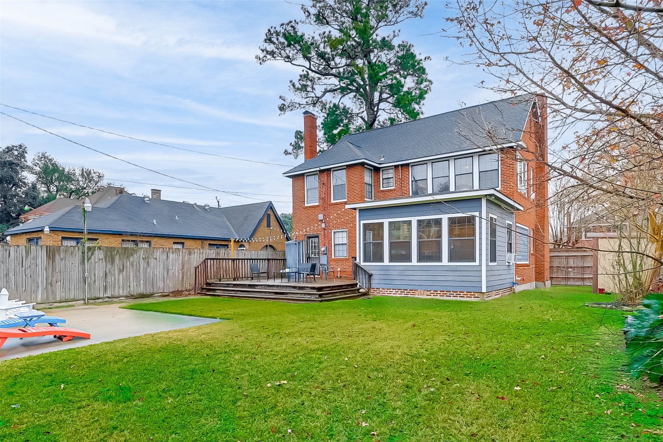 2412 Oakdale Street Property Photo 35