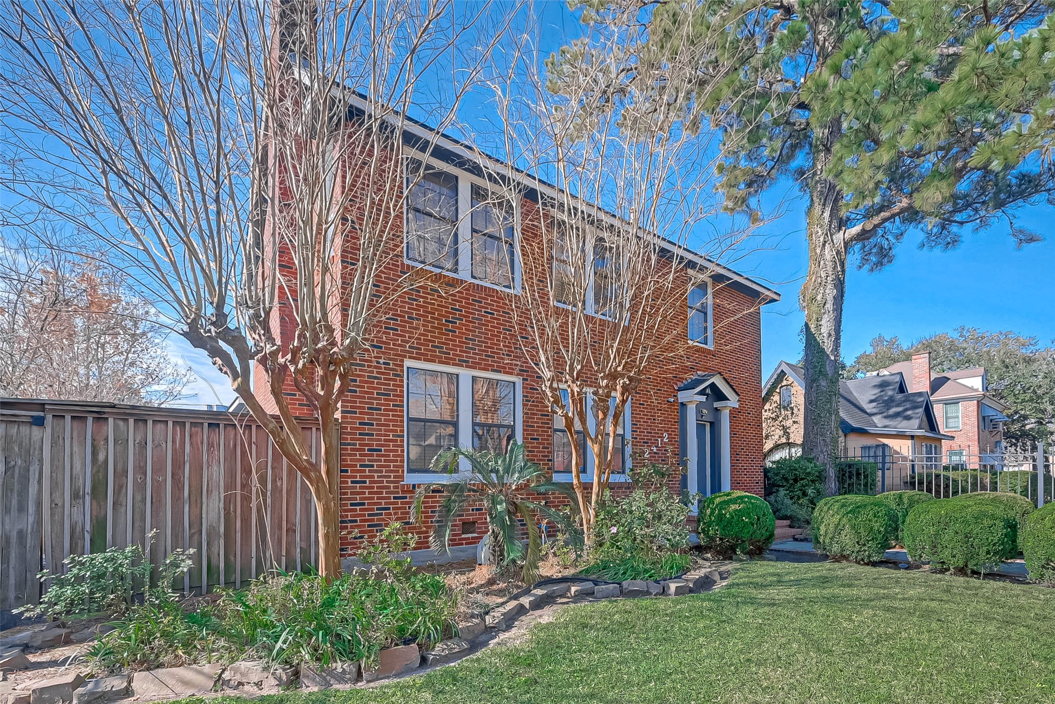 2412 Oakdale Street Property Photo 37