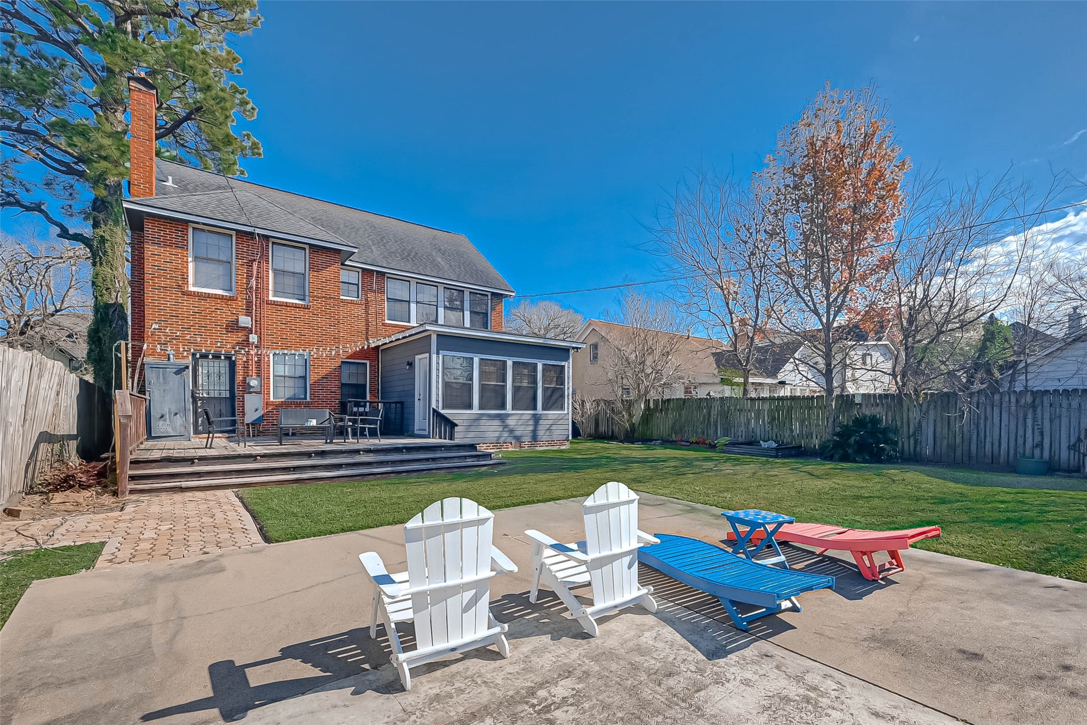 2412 Oakdale Street Property Photo 39