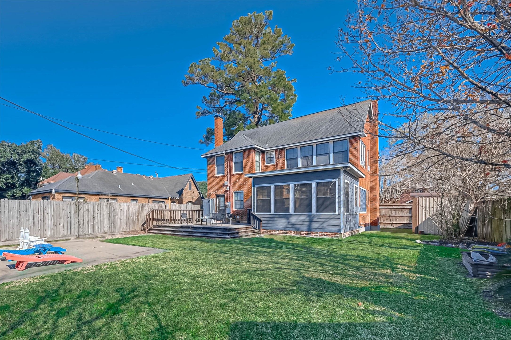 2412 Oakdale Street Property Photo 40