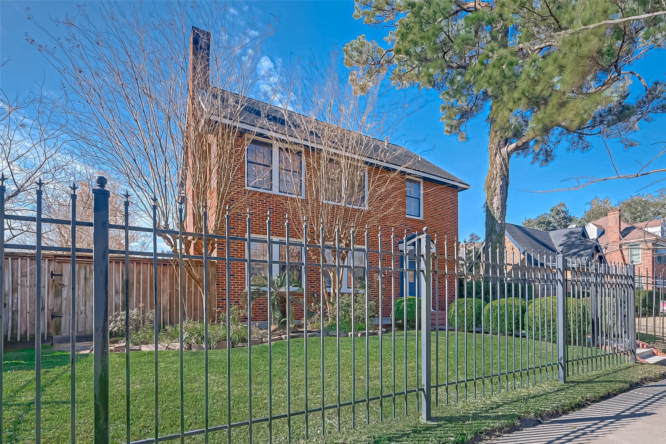 2412 Oakdale Street Property Photo 44