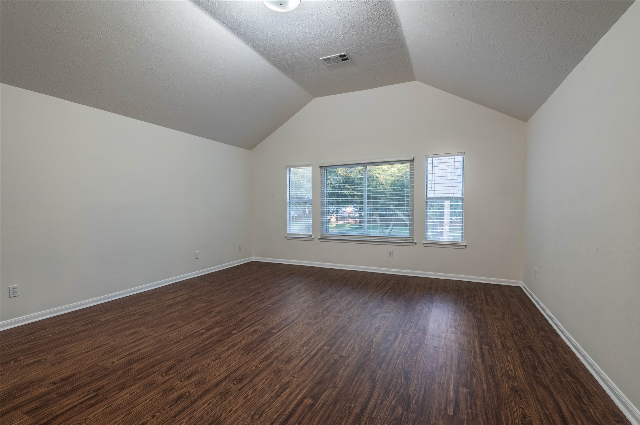 6303 Faulkner Ridge Drive Property Photo 6