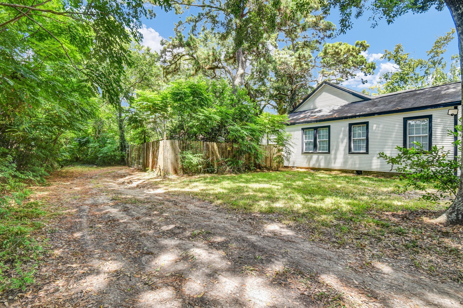 2642 Cedar Drive Property Photo 3