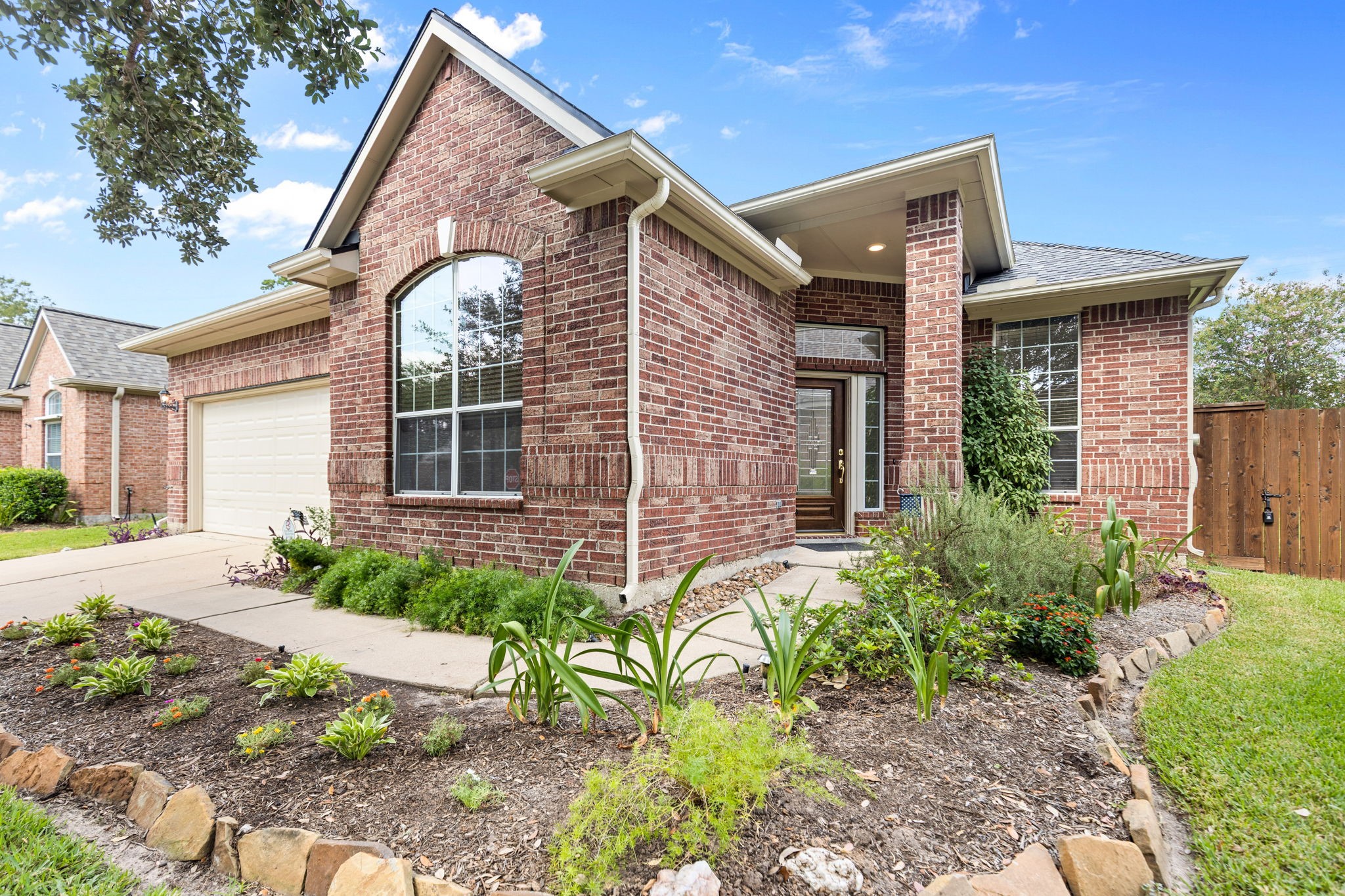 2404 S Venice Drive Property Photo 1