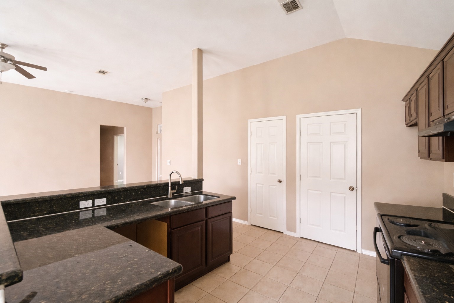 9104 N Green River Drive A Property Photo 10