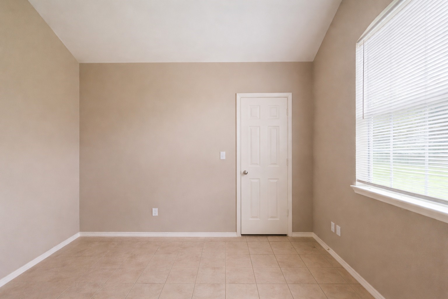 9104 N Green River Drive A Property Photo 30