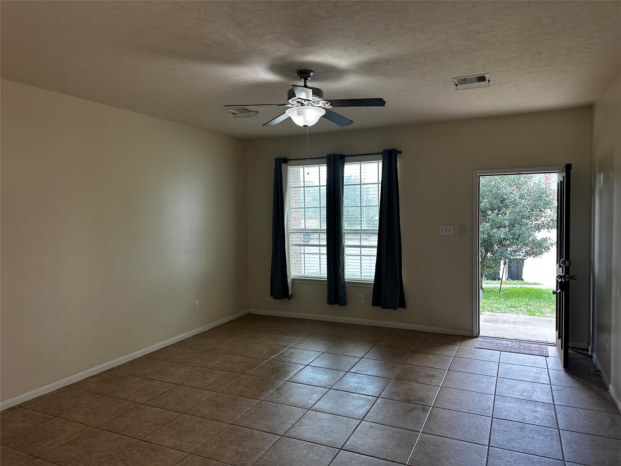 3523 Lilac Ranch Drive Property Photo 3