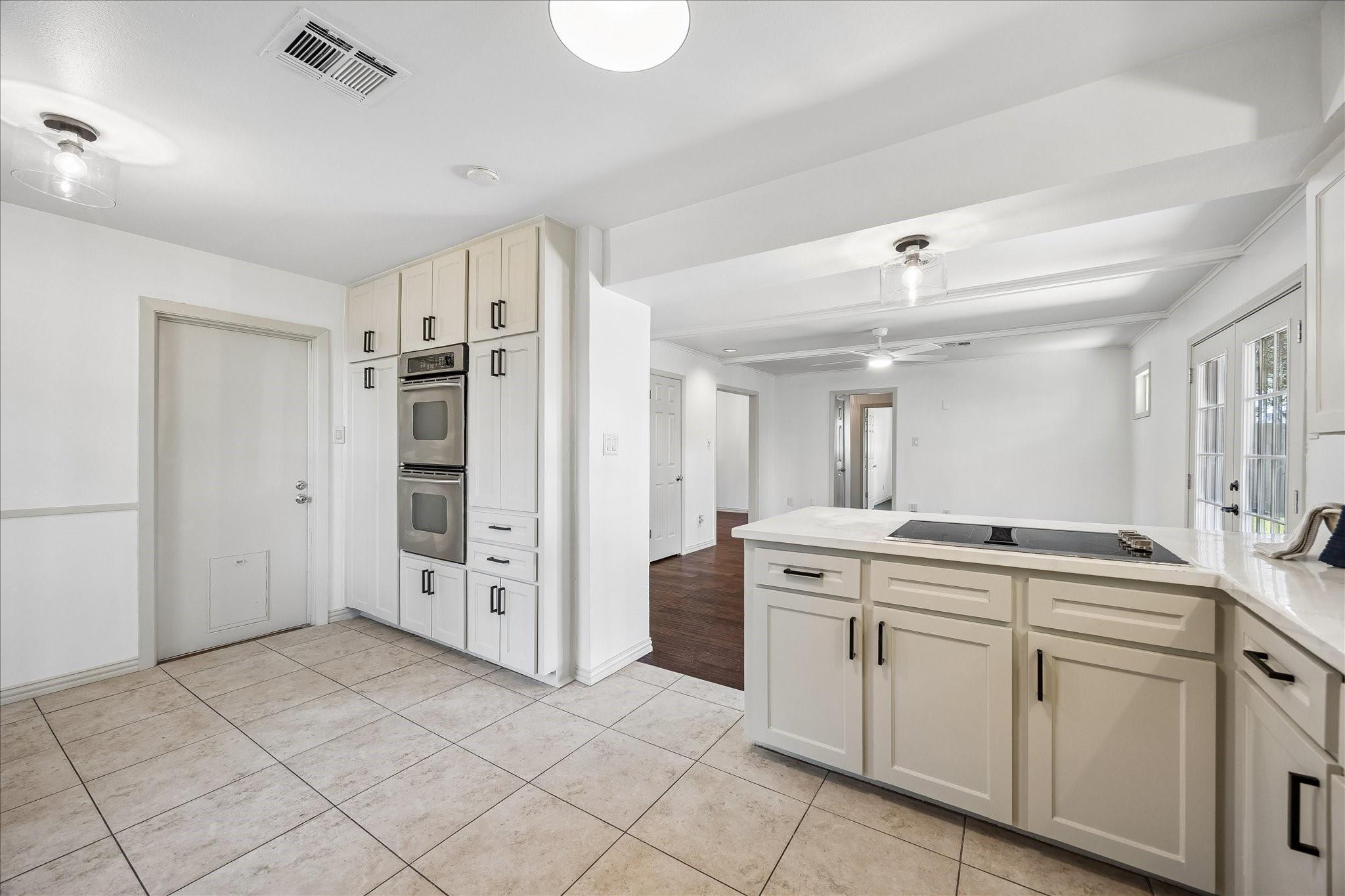 1327 Guese Road, Houston Tx 77008 Property Photo 9