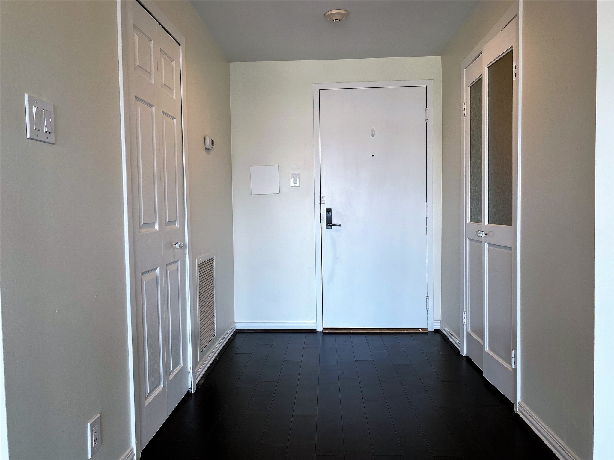 49 Briar Hollow Lane 1401 Property Photo 4