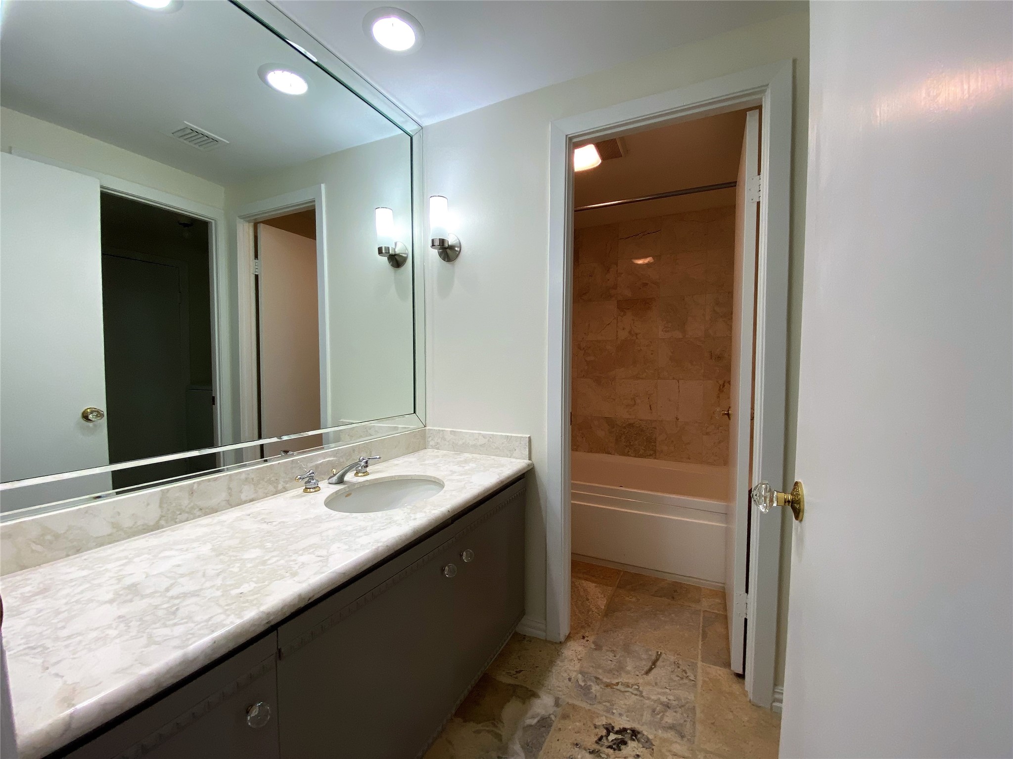49 Briar Hollow Lane 1401 Property Photo 17
