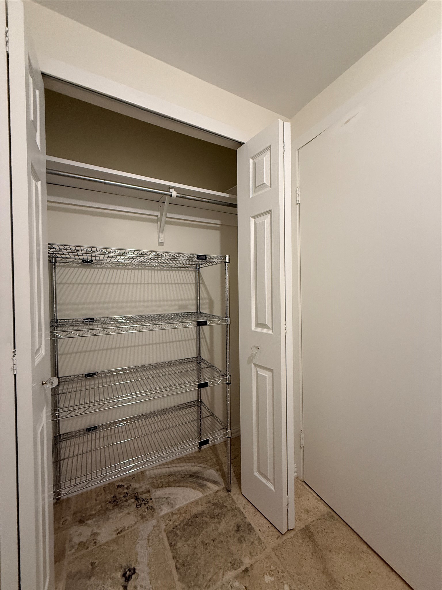 49 Briar Hollow Lane 1401 Property Photo 20