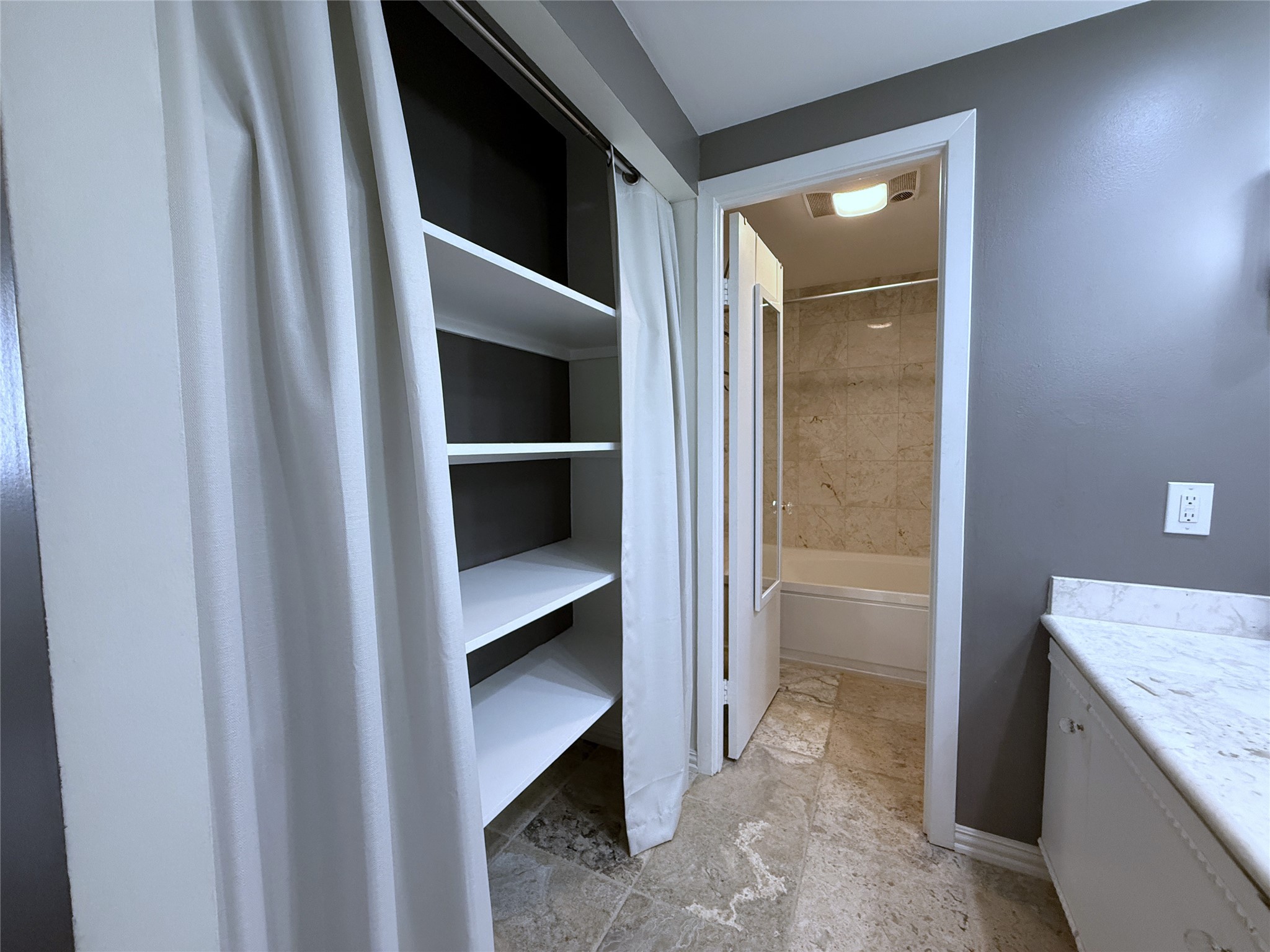 49 Briar Hollow Lane 1401 Property Photo 25