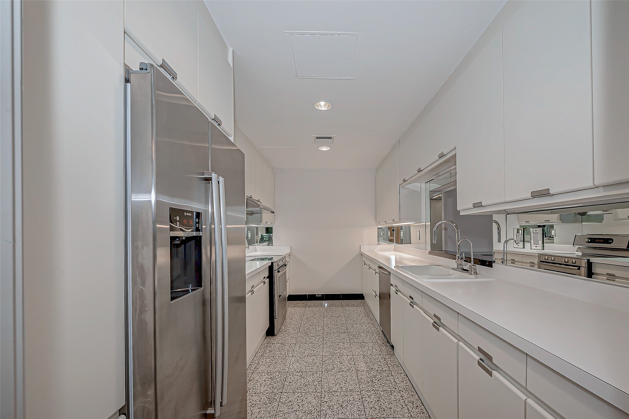 1111 Hermann Drive 6e Property Photo 19